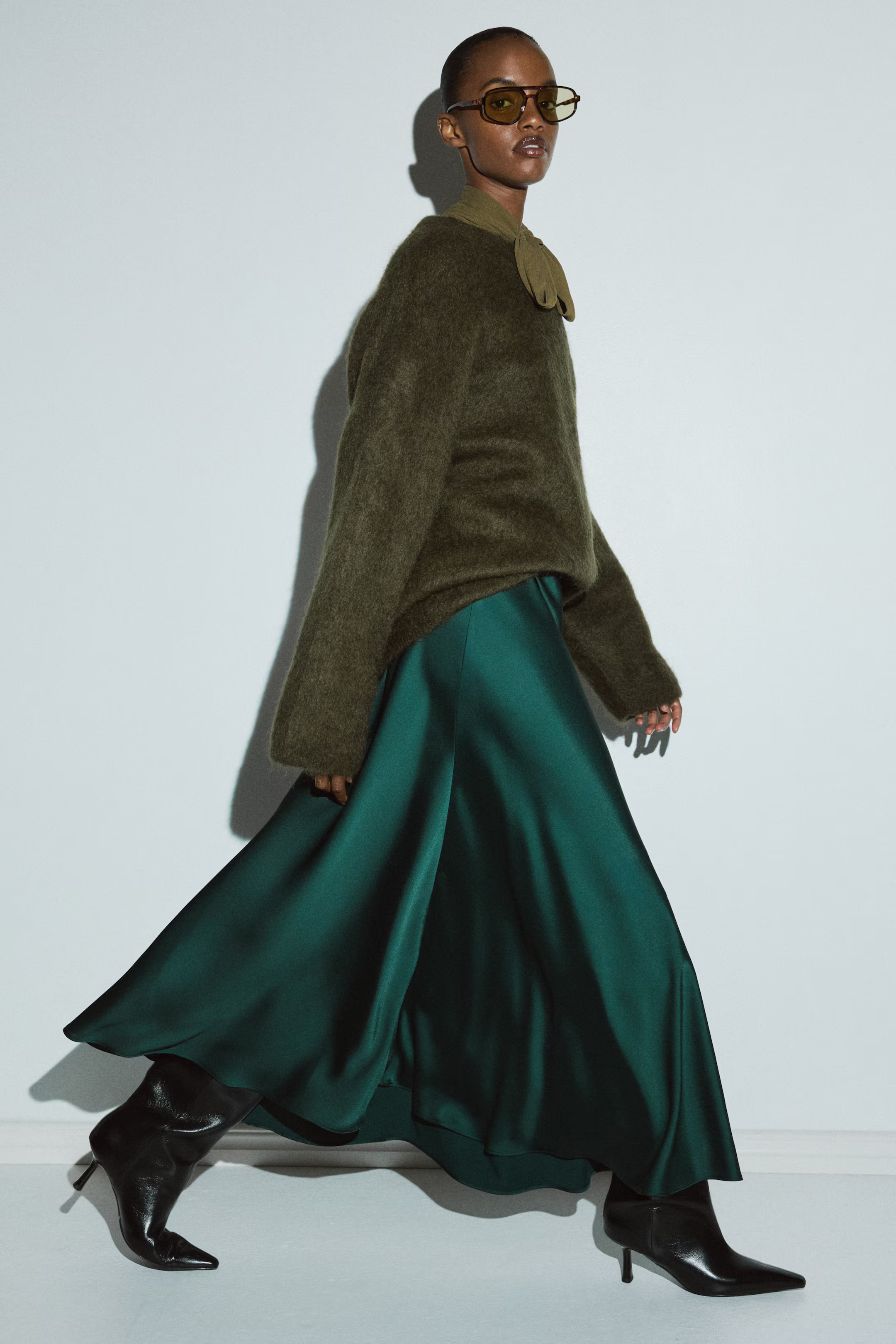 Satin maxi skirt | H&M (UK, MY, IN, SG, PH, TW, HK)