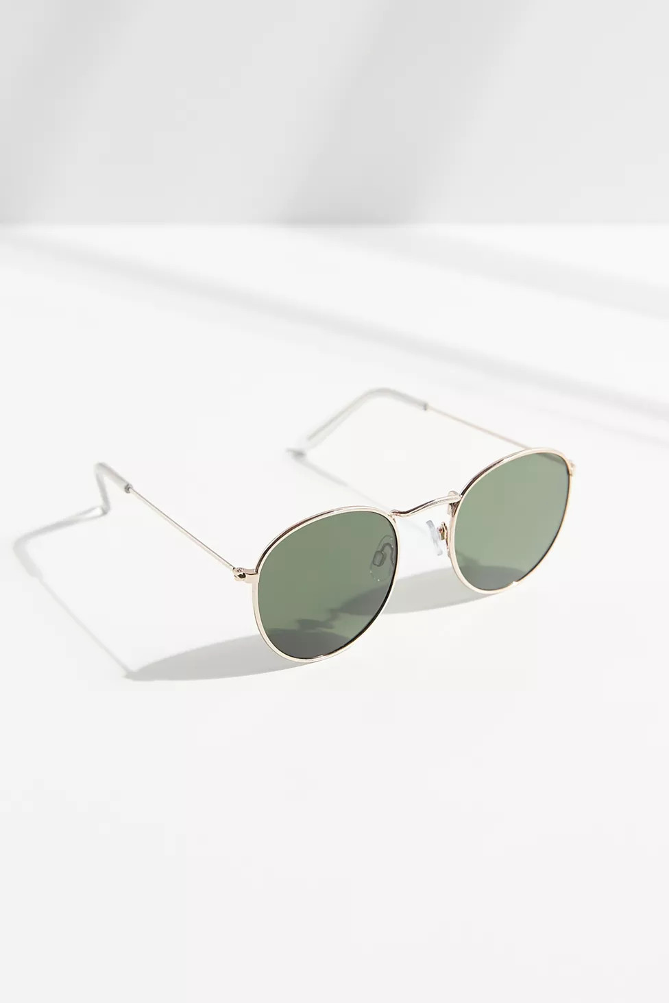 Billie Metal Round Sunglasses | Urban Outfitters (US and RoW)
