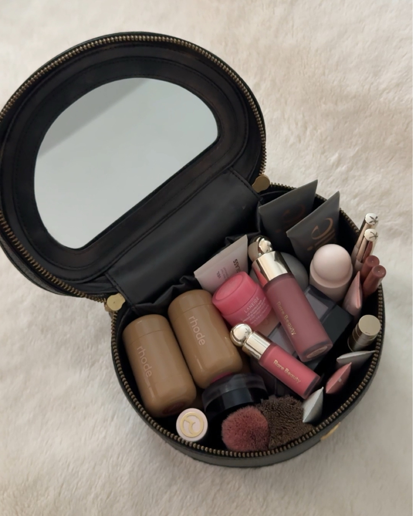 what’s in my makeup bag 

#LTKBeauty #LTKGiftGuide #LTKFindsUnder50