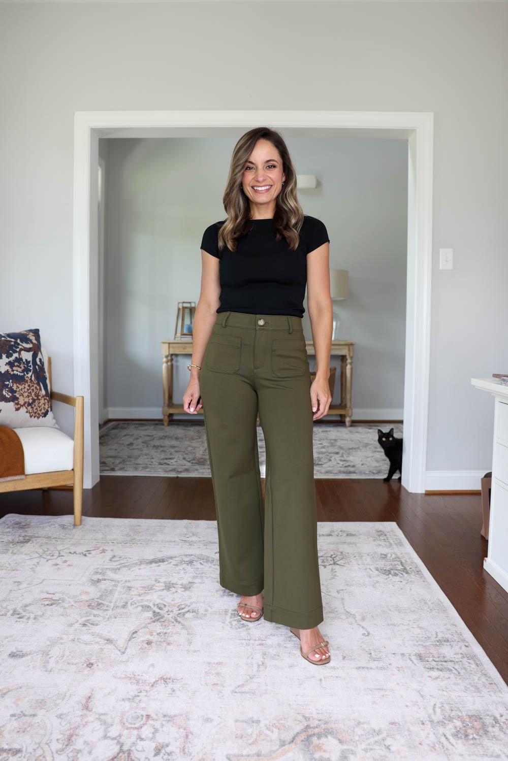 A review of a few petite pants from LOFT. Shown unaltered on me at 4’10”. (I’m wearing a heel with most of these) 

Palmer Pants in Ponte: petite 00 
True to size 10” rise 28” inseam 
Black top: petite xxs

#LTKPetite