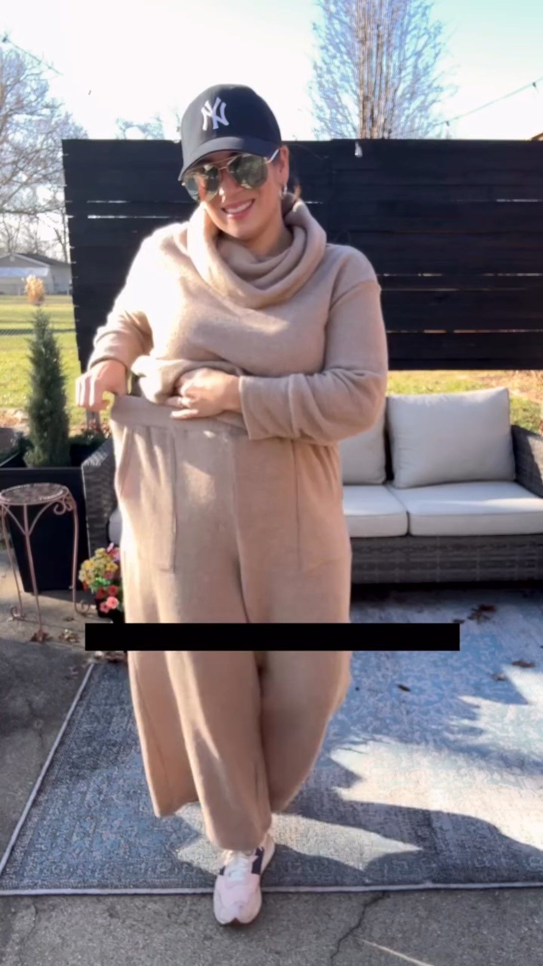 This set from @bloomchic is so soft and warm, making it absolutely snuggle worthy 🥰

It fits TTS ✨

Follow @nicholebabinec for more mid - plus size fashion inspiration 
#bloomchic #bloomchicdress #loungewear