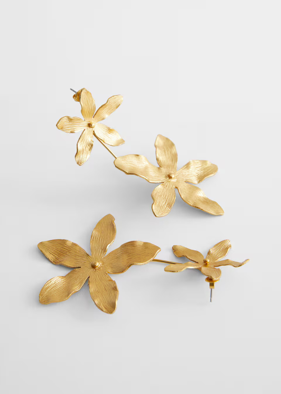 Flower pendant earrings | MANGO (US)
