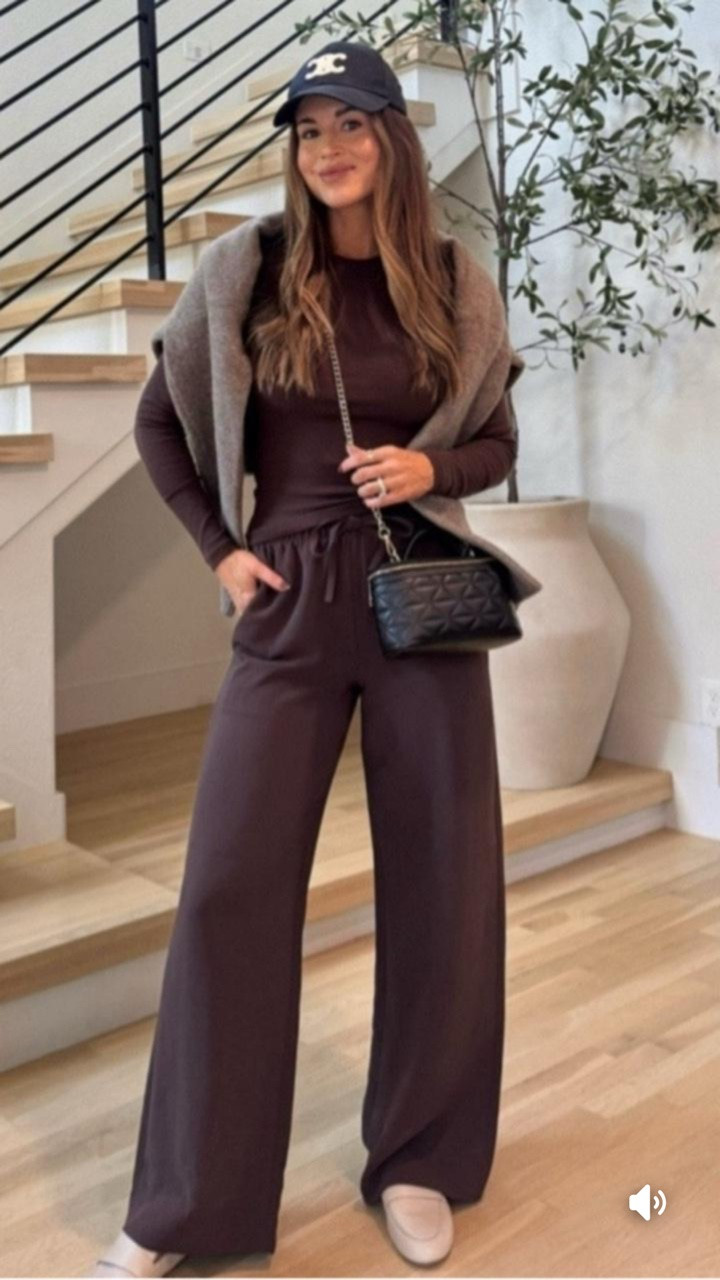 These pants from @Aritzia are so easy to dress up or down. I own them in multiple colors because they’re so good! 

The brown is a must for your fall wardrobe. Trust me, once you try these pants you’re going to be hooked! 

This is an easy, cute outfit that I’d travel or run errands in!

Aritzia
Lodge pants
Fall style
Fall outfits
Travel outfit
Easy outfit
Ootd
Target bag
Crossbody bag

#LTKootd #LTKgrwm #LTKSeasonal