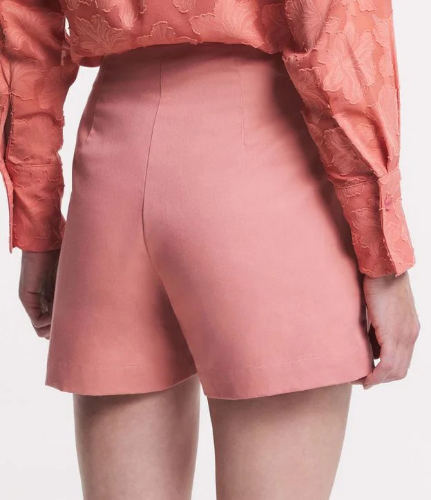 Short Cintura Alta em Sarja com Lapelas e Argolas nos Bolsos Rosa | Renner (BR)