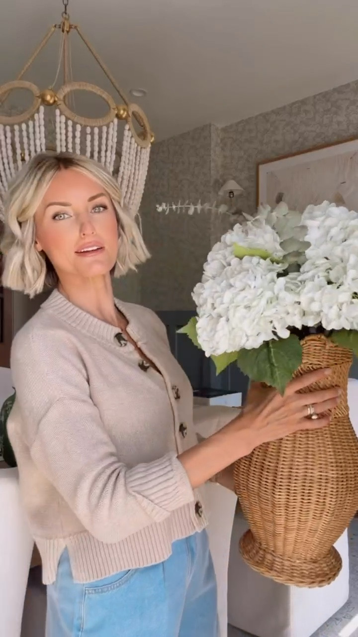 These are the absolute best faux hydrangeas paired with this chic seasonal rattan vase! The price on these are so good! My gardening lover friends can’t believe they’re faux! Wearing XS/6

Loverly grey, hydrangea Amazon faux, Target home finds, rattan vases, scallop vase, spring home decor 

#LTKSeasonal #LTKHome