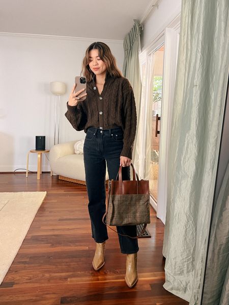 Able chocolate brown cardigan with Everlane dark denim jeans 

Top: XXS/XS
Pants: 00/0
Shoes: 6


#fallfashion
#fallstyle
#falloutfits
#able  
#everlane 
#datenight
#sweater 
#workwear
#businesscasual 
#brownsweater
#cardigan 
#denim
#jeans
#boots
#chelseaboots
#layeredfashion 
#fallshoes 

#LTKstyletip #LTKSeasonal #LTKworkwear