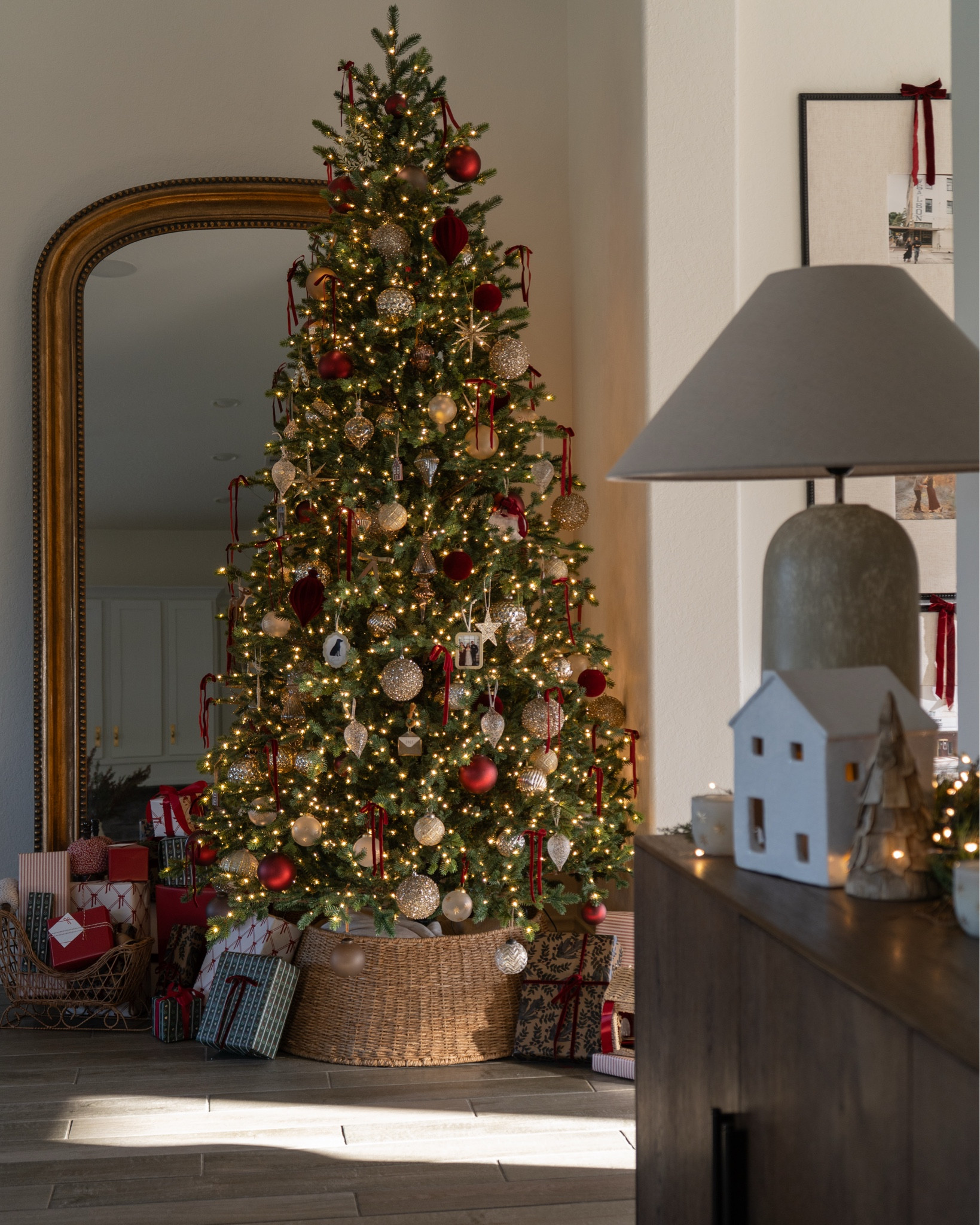 Christmas around our home 🏠🤎 

#LTKHoliday #LTKHome #LTKGiftGuide