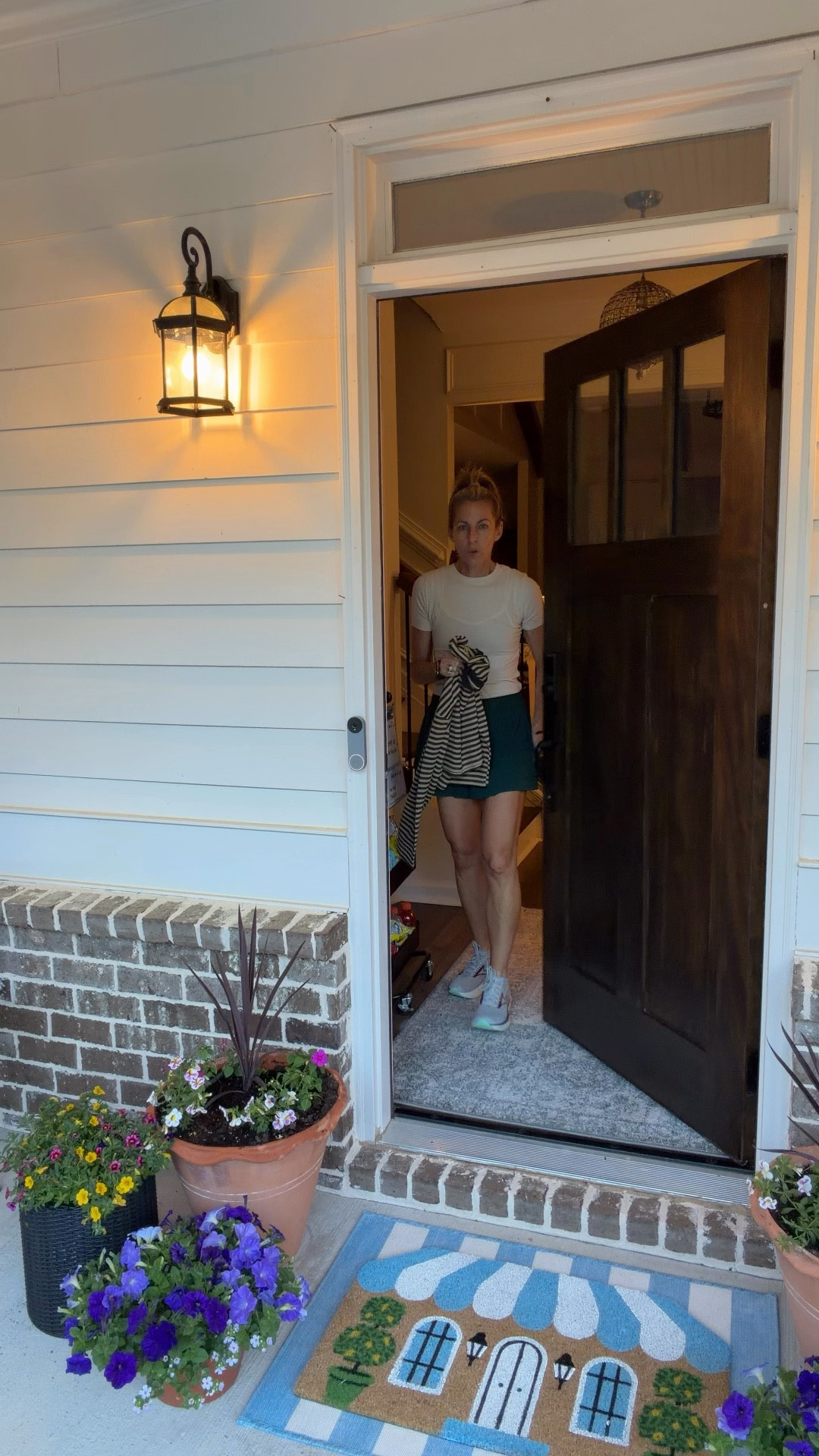 A little chat about the porch  