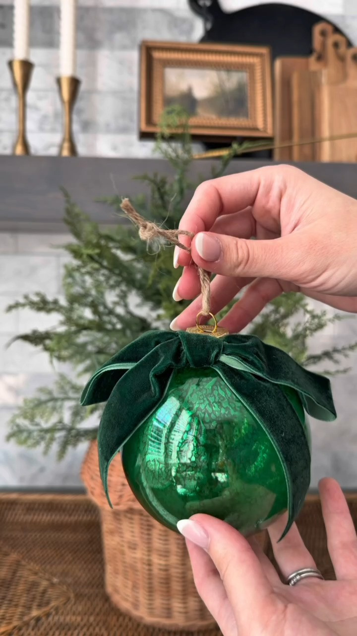 Mercury glass ornaments are forever my FAVORITE thing to put on trees! 😍✨

#mercuryglass #glassornaments #amazonornaments #amazonchristmas #christmasdecor
 

#LTKHome #LTKFindsUnder50 #LTKHoliday