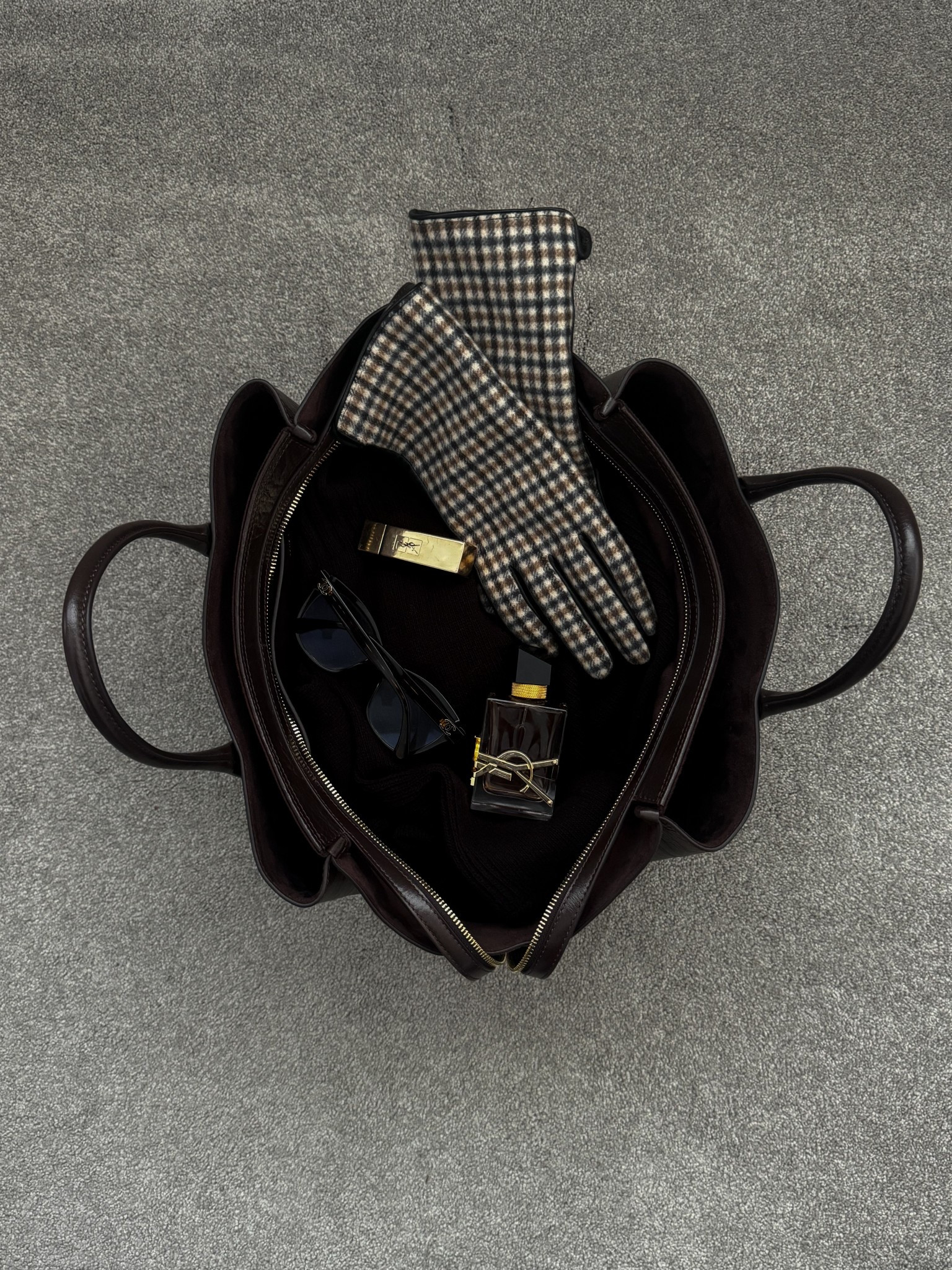 Essentials, what’s in my bag , perfumer, glasses , gloves , accessories , bag

#LTKstyletip #LTKwinter #LTKbag