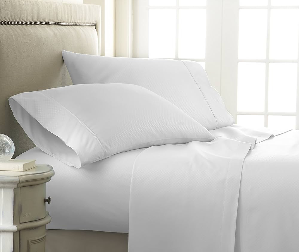 ienjoy Home Embossed Checker Pattern 4 Piece Quality Sheet Set, Queen, White | Amazon (US)