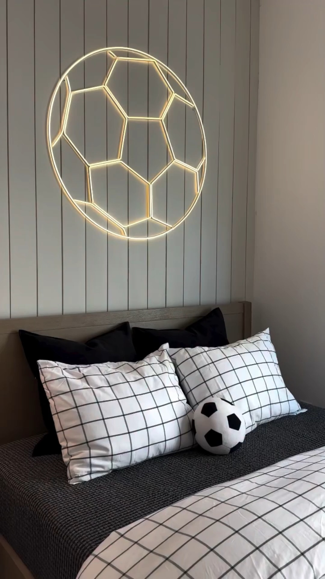 Styled by mom🤍 Pretty sure I’m an expert in all boy things at this point😅 

Most pieces from @potterybarnteen @potterybarnkids 

Comment ROOM fro links to this post✨

#potterybarnteen #potterybarnkids #kidsroom #boysroom #boysroominspo