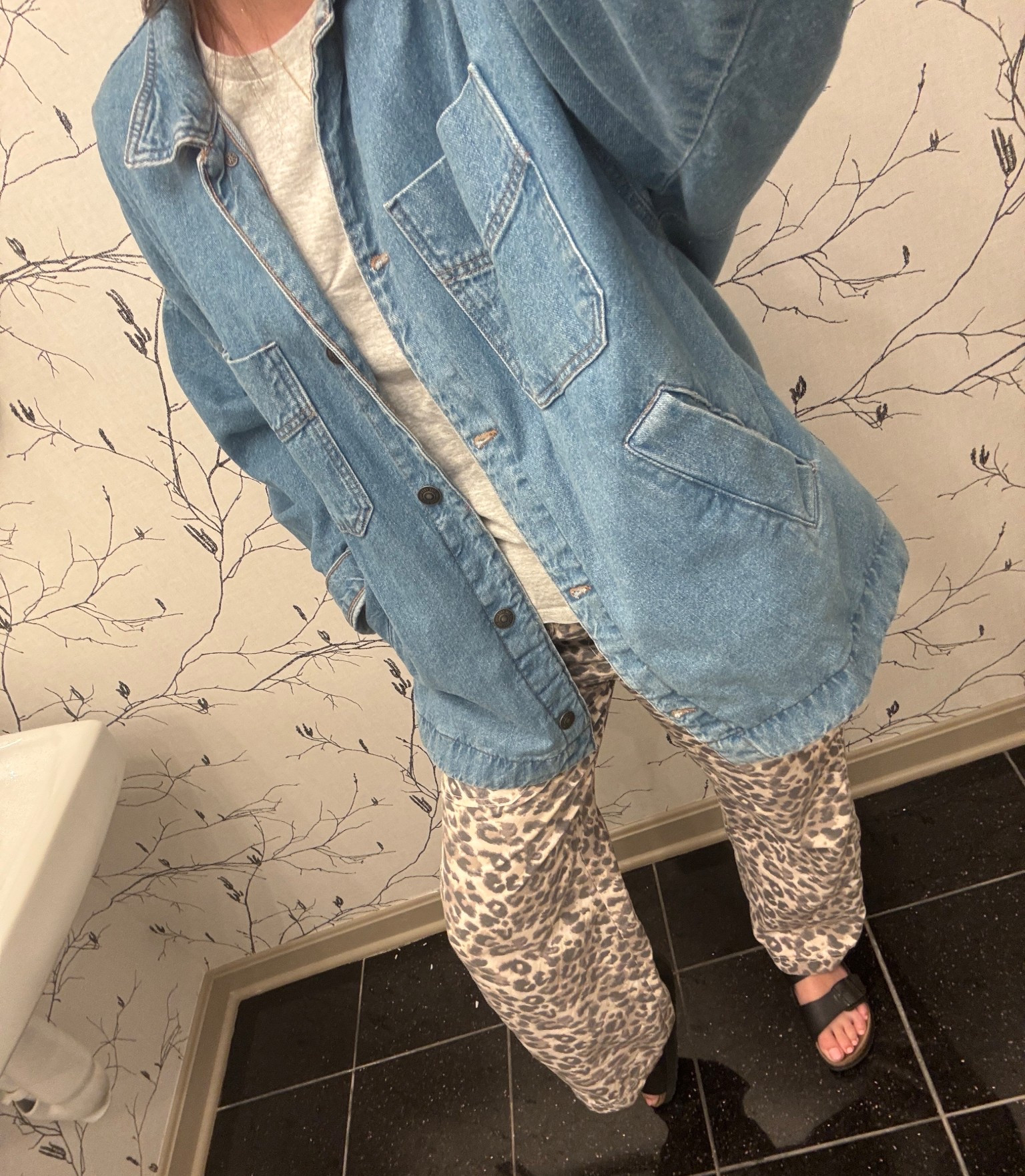 Can’t stop won’t stop with these Aerie pants😍 the fit, the print, the style- chefs kiss🤌🏼

#LTKStyleTip #LTKFindsUnder100 #LTKFallSale