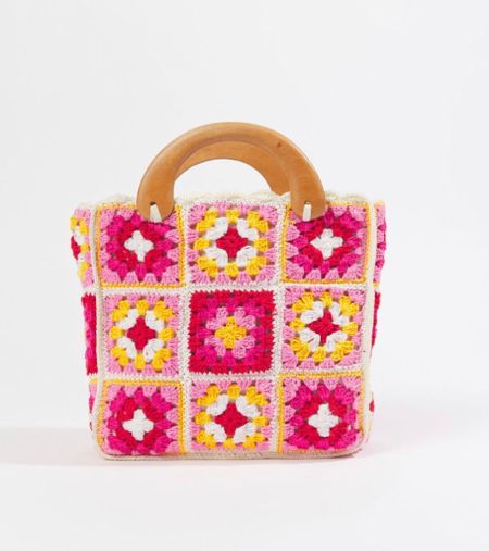 Kenta crochet bag
A cute and colorful Spring crochet bag for only $18. From $69.99 to $17.88 right now!! 


#LTKunder50 #LTKsalealert