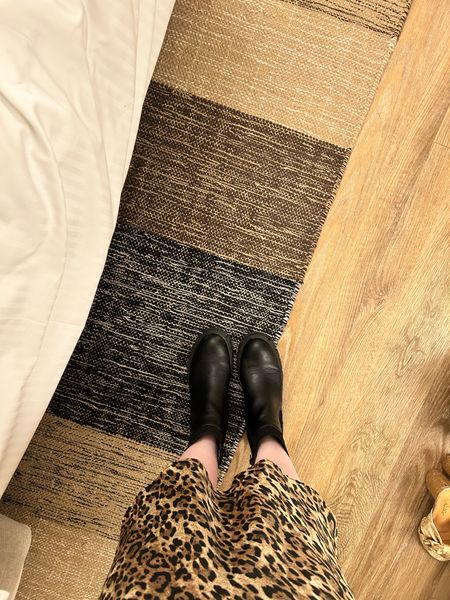 Chelsea boots
Leopard skirt


#LTKSeasonal #LTKshoecrush #LTKstyletip