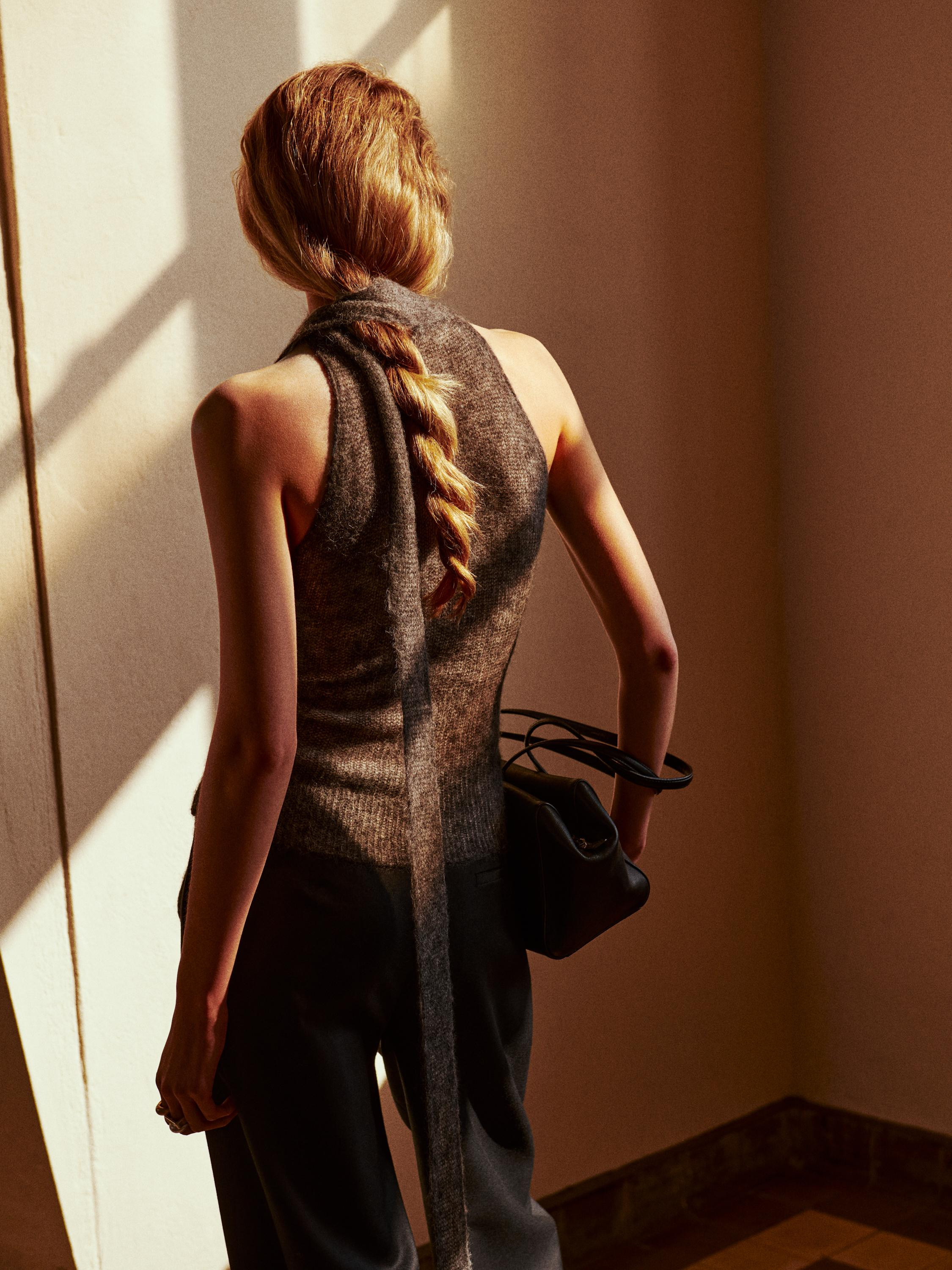 Top made of knit wool and alpaca blend fabric . Halter neck with tie back. Sleeveless. Soft fabri... | Massimo Dutti US