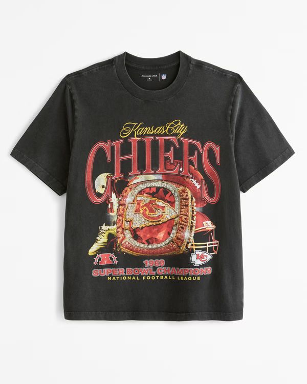 Men's Kansas City Chiefs Vintage-Inspired Graphic Tee | Men's Tops | Abercrombie.com | Abercrombie & Fitch (US)