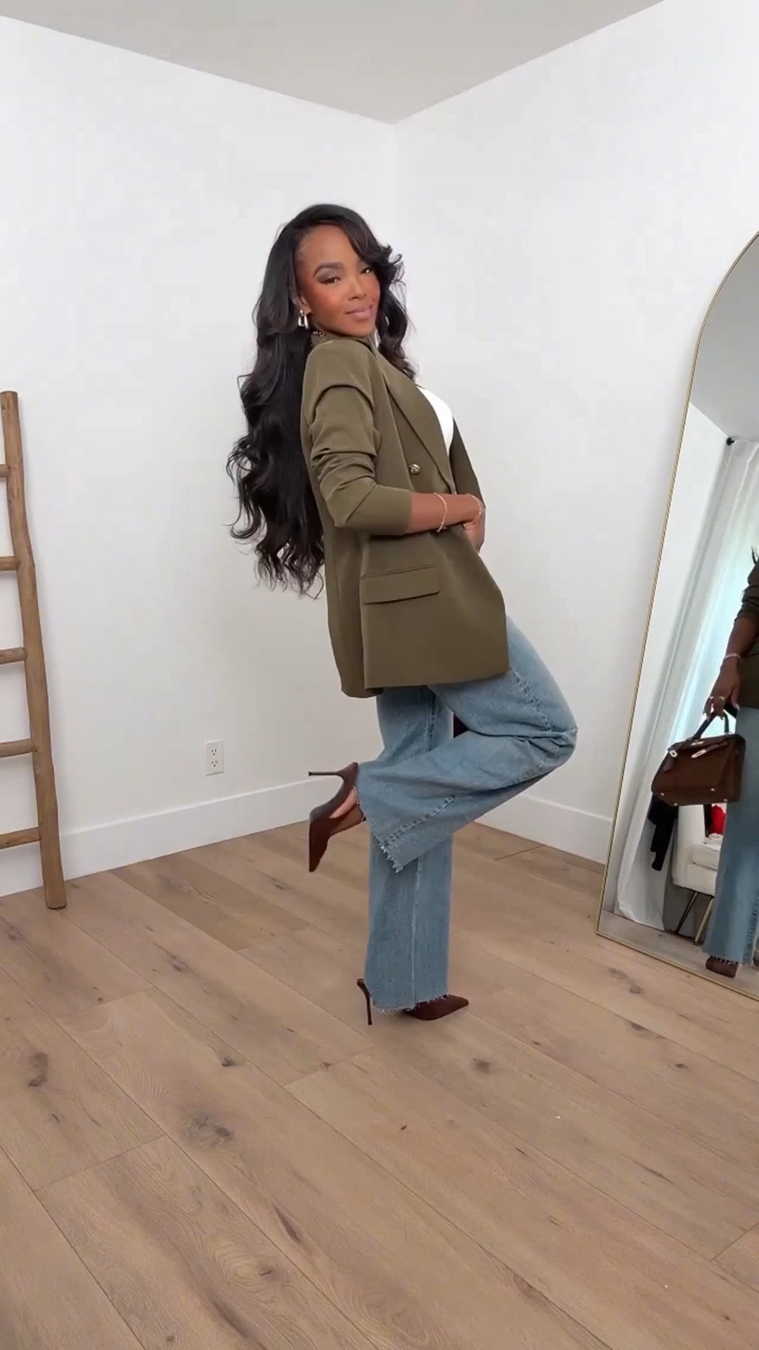 Scroll to shop!! ✨ Pair this electric green blazer with some casual denim’s for a cute casual night out. 

#LTKdayinmylife #LTKootd #LTKPetite