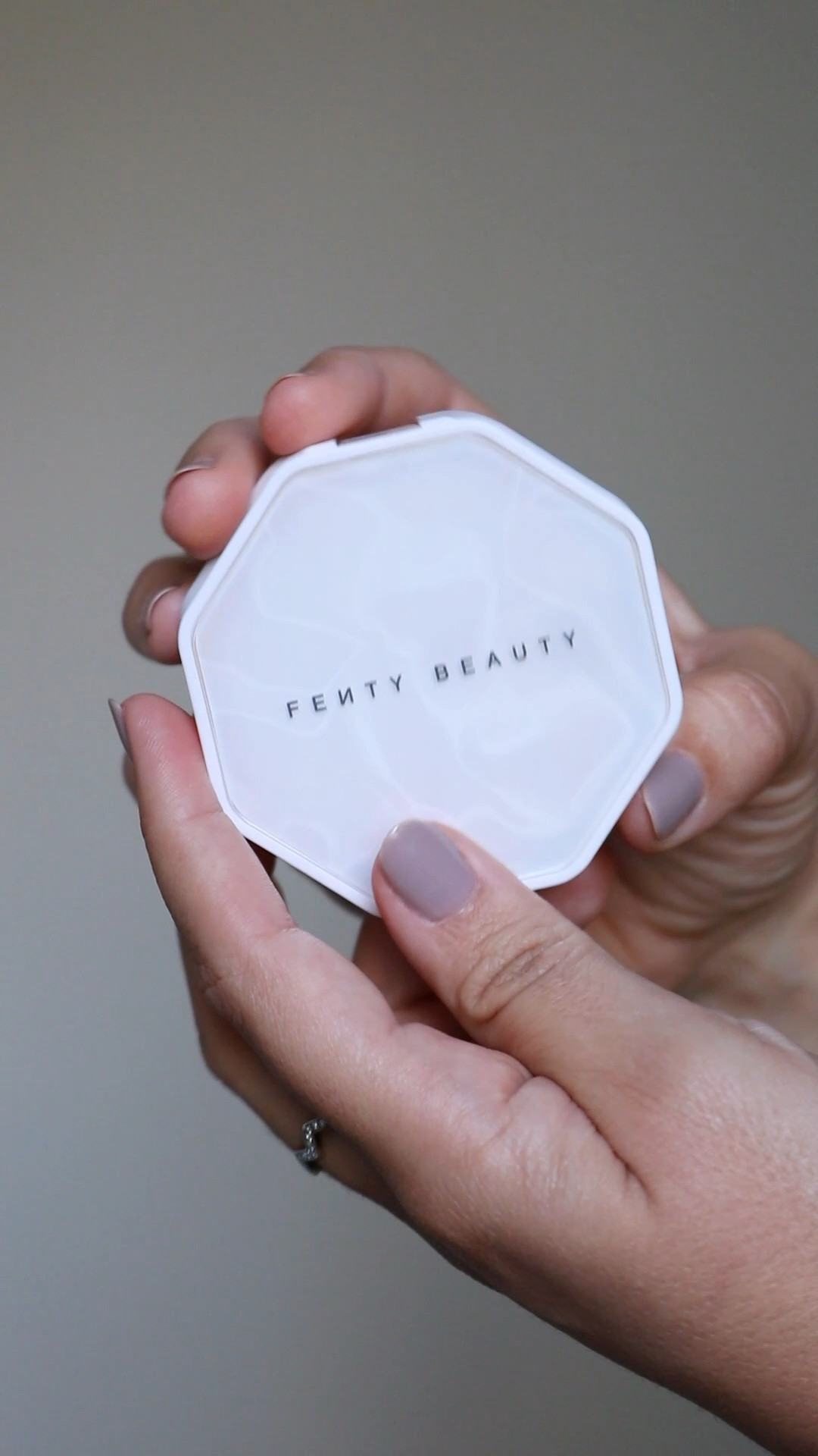 Iluminador Demi Glow Fenty Beauty - cor Prosecco


#LTKbeauty #LTKbrasil