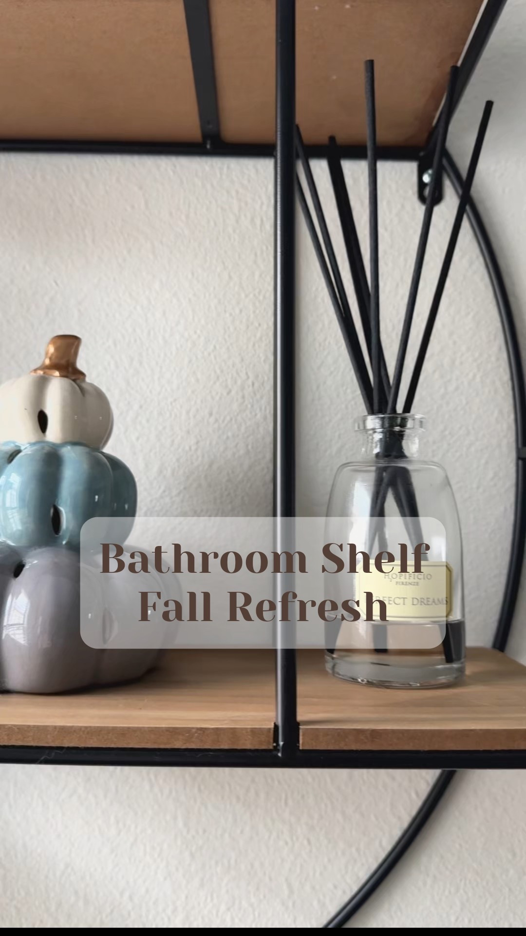 Switching out summer vibes for cozy fall feels 🍂✨ Small changes, big impact 🫶🏼 your bathroom just got an autumn refresh! #FallDecor #CozyVibes #HomeRefresh #SeasonalSwitch #BathroomGoals