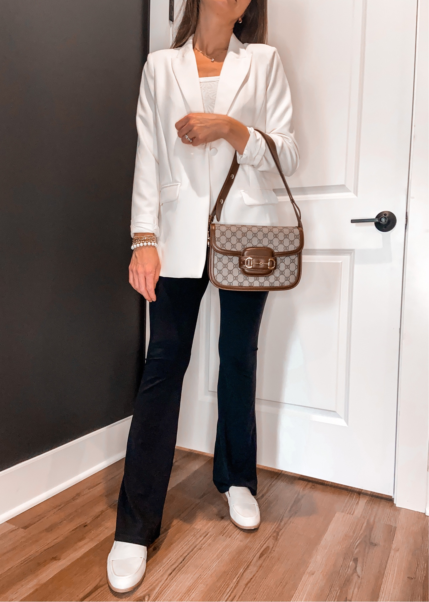 Dressy yoga pants outfit idea