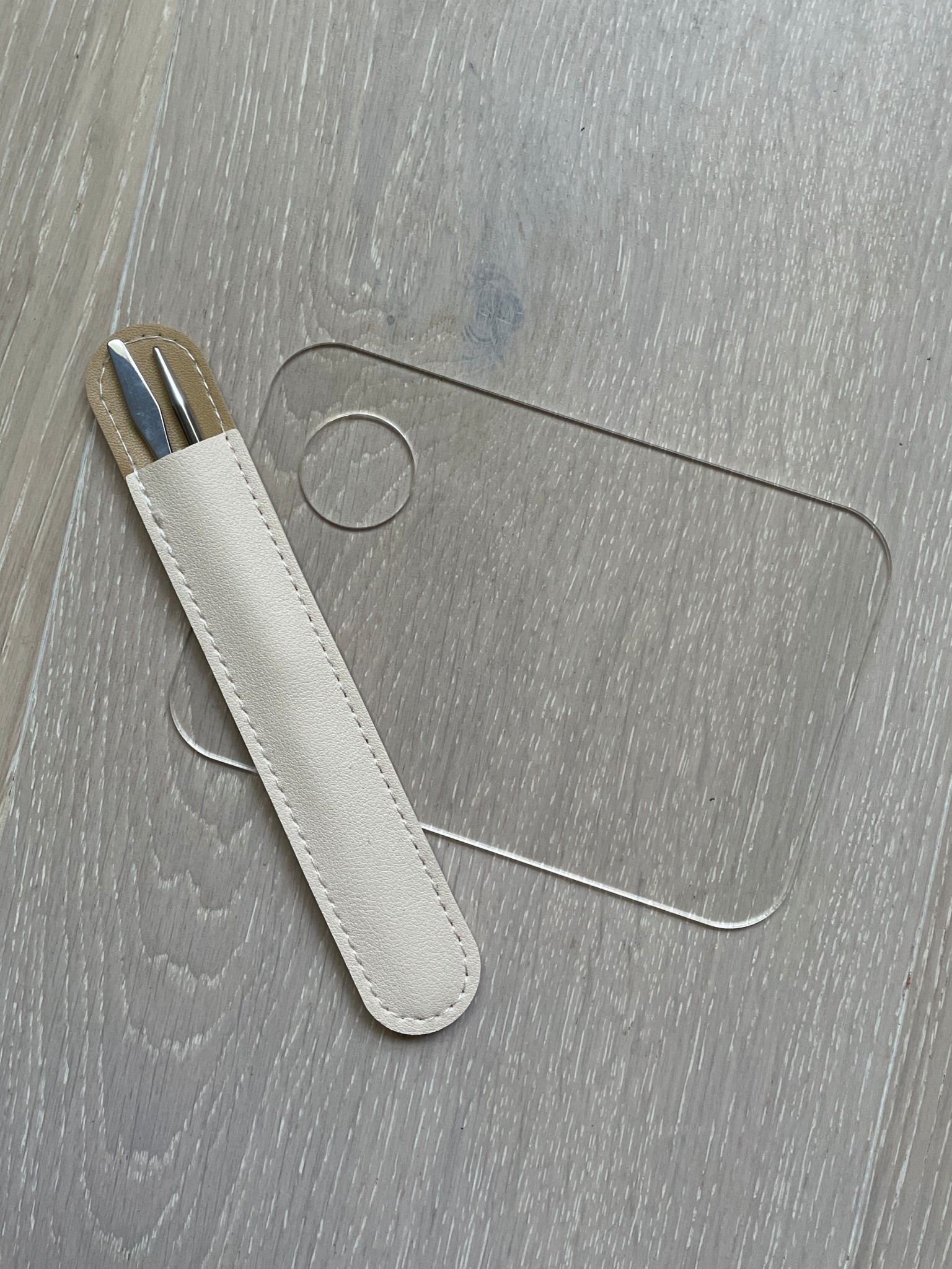 Acrylic makeup and foundation palette for mixing 🫶🏼

Sanitary cosmetic products 
Spatula 
Makeup Application 

#LTKBeauty #LTKFindsUnder50 #LTKGiftGuide