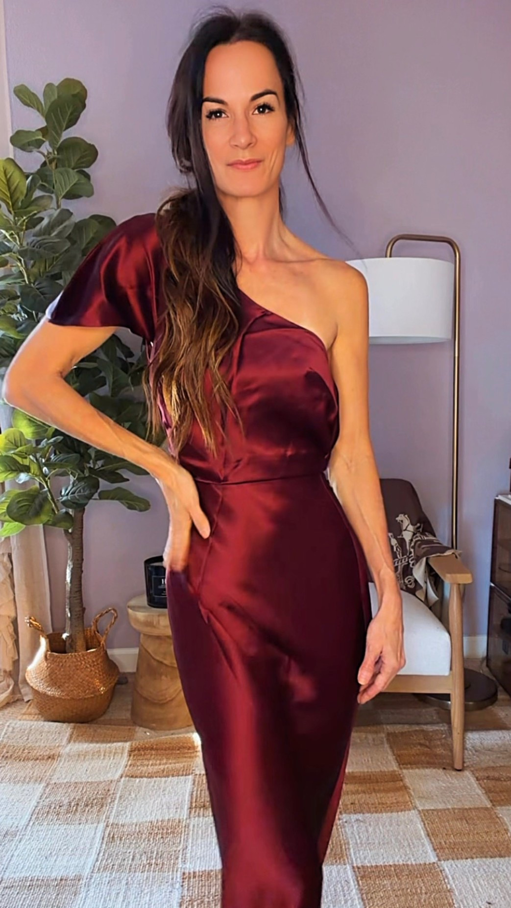 Another night, another sultry moment wrapped in satin & owning the room. This deep merlot number is giving melted-chocolate elegance meets holiday enchantress… and trust me, she moves as good as she looks. 💋

One-shoulder drama ✔️
Bare back moment ✔️
That rich luxe sheen ✔️

Holiday season isn’t ready for this level of glam. 🔥 

Wearing XS

#NicoleColeeStyle #FestiveFashion #HolidayGlam #SatinDress #OneShoulderDress #PartySeason #MerlotGown #ChicAndSultry #HolidayStyle #EveningLook #GRWM #FashionOver40 #ElegantStyle #nicolecolee 



#LTKHoliday #LTKGiftGuide #LTKgrwm