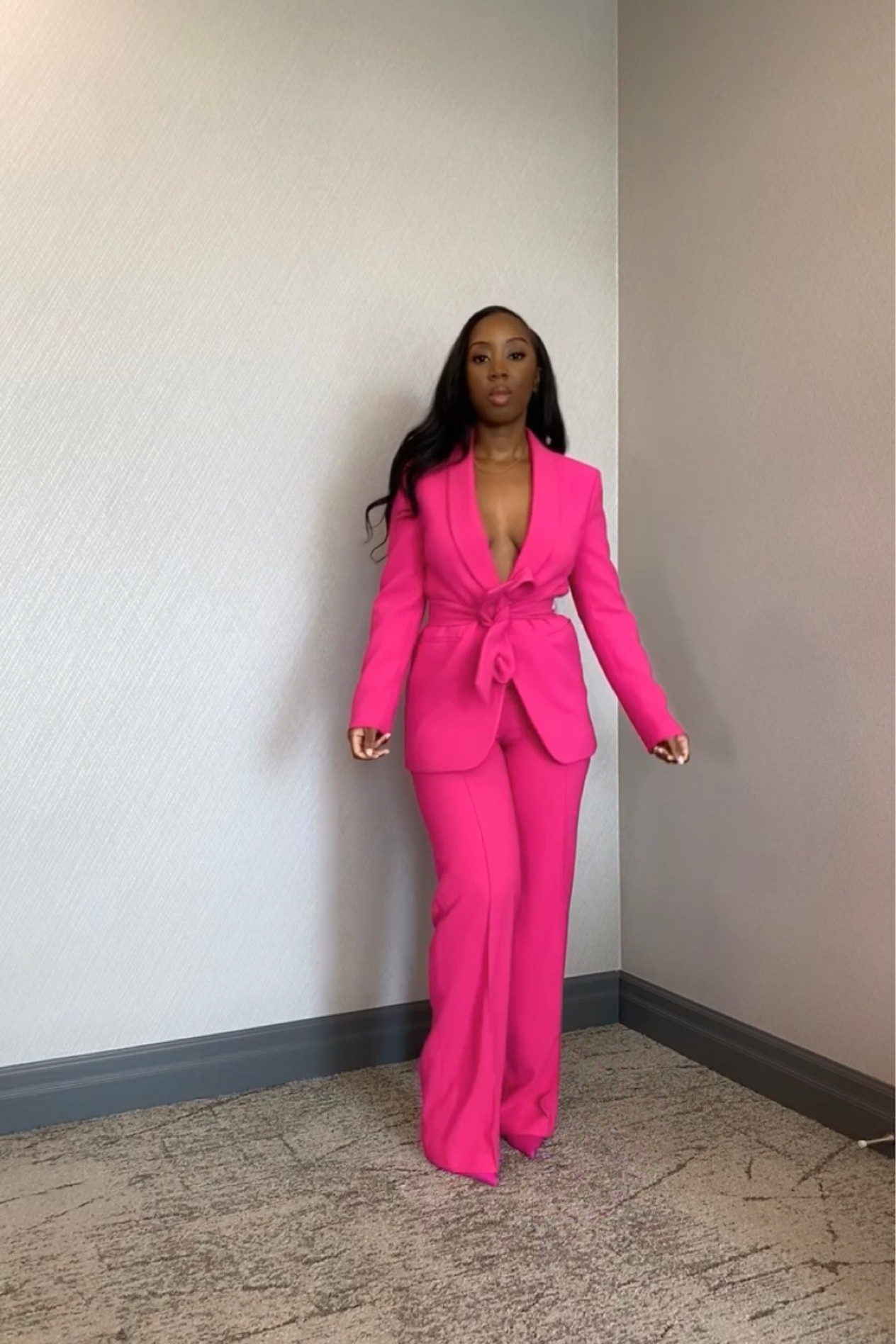 This exact set was from Zara 2225/483 & 2216/483 Fuchsia pumps 1203/210. I added a similar outfit below 