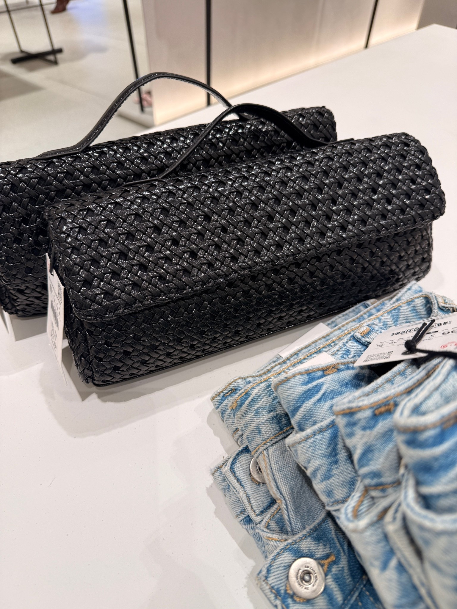 Black woven envelope purse! Elevated casual!

#LTKootd