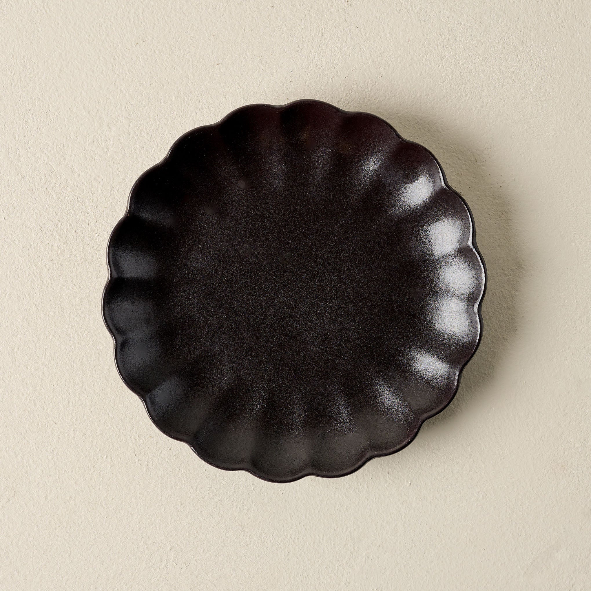 Black Scalloped Plate | Magnolia