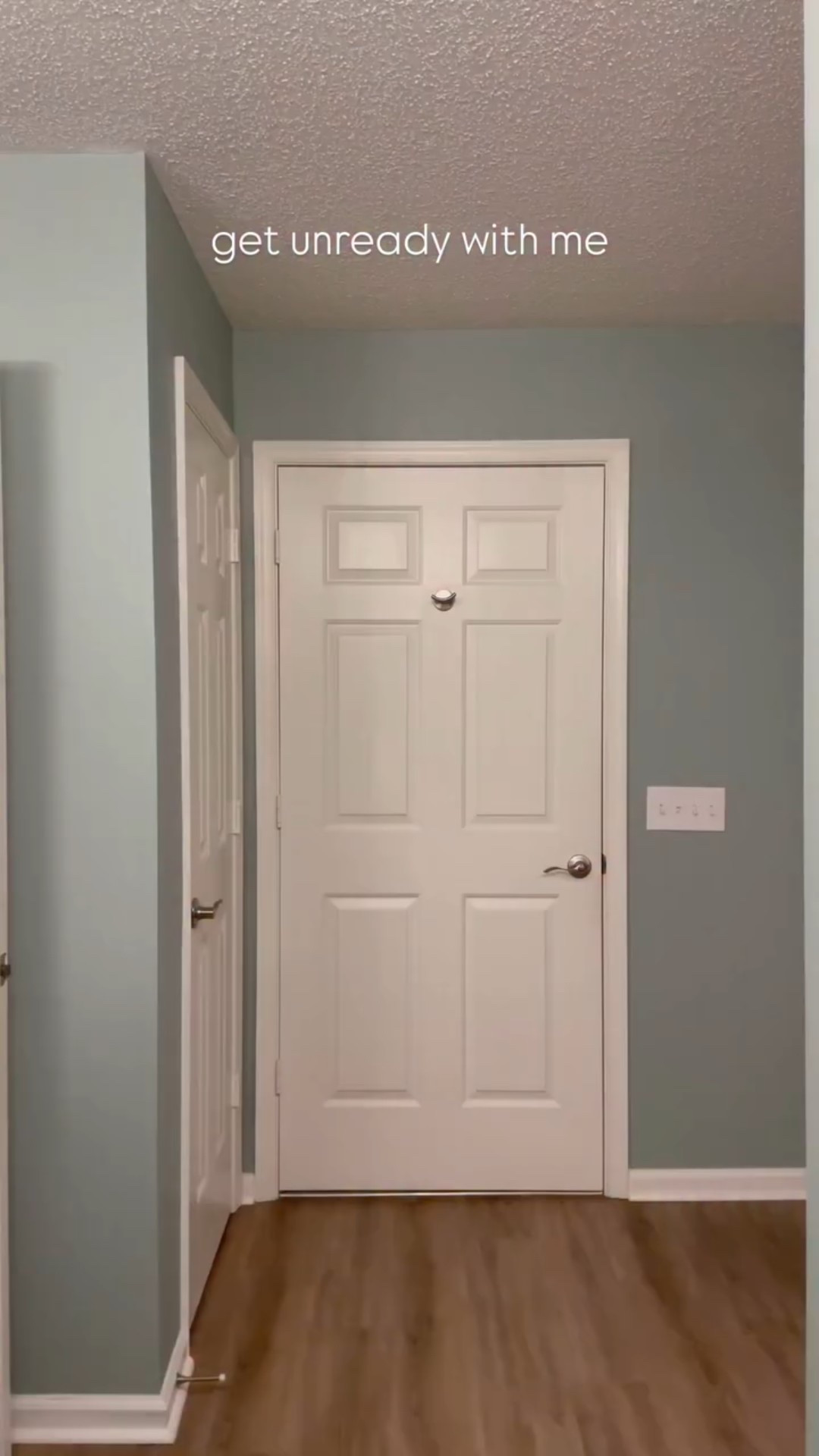 To be honest nothing get me more hype than the night time routine right now.  #sponsored - I’ve been obsessing over @timebeambeauty new additions to the daily skincare line up.  These balms (especially in these cold/dry temps) have been life changing. 

Use code: GOOV20 to save! 

#ltk #beauty #skincare #wellness