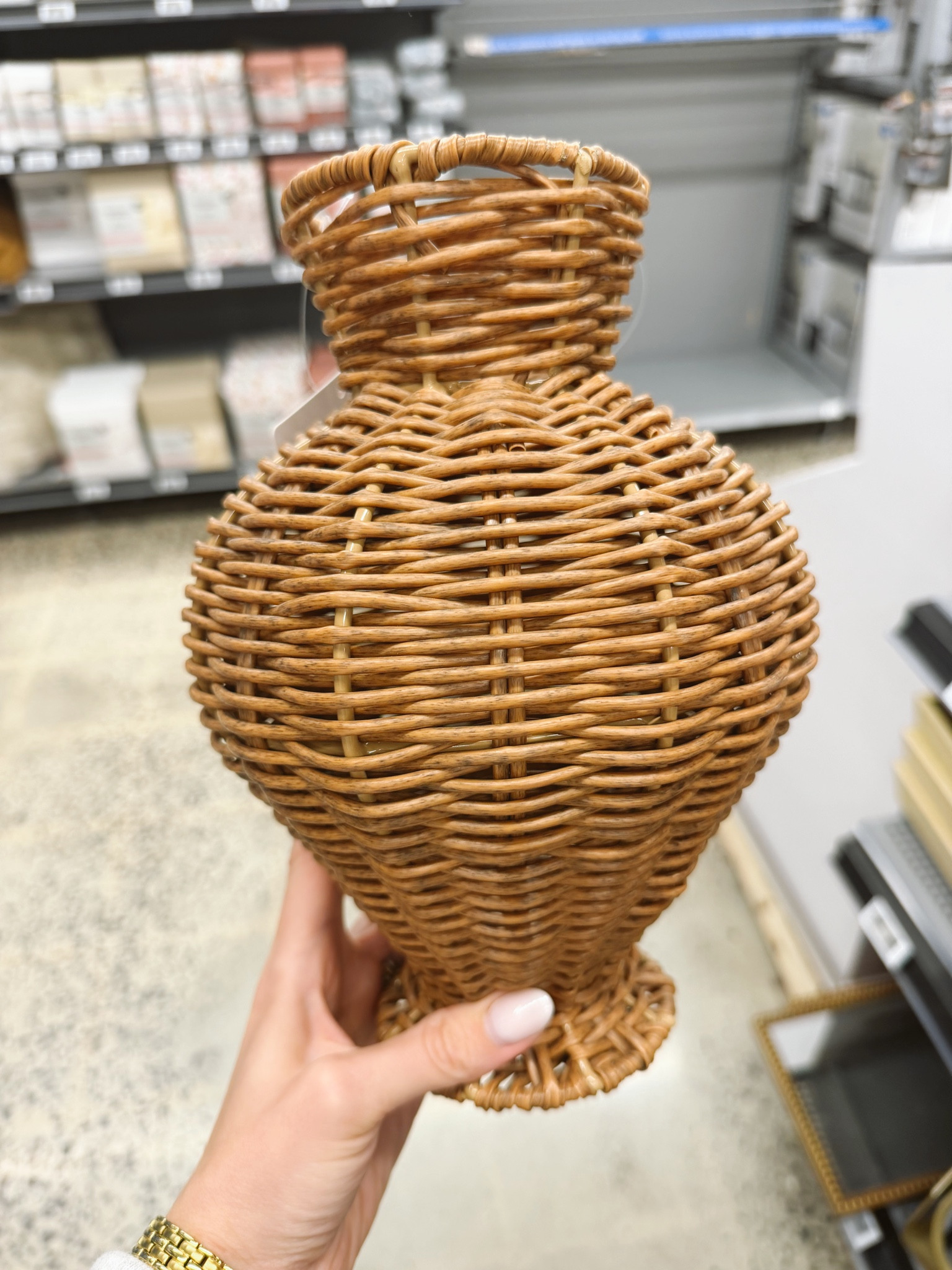 I really can’t believe where I found this rattan vase… adorable!

#nancymeyershome #rattanstyle

#LTKHome