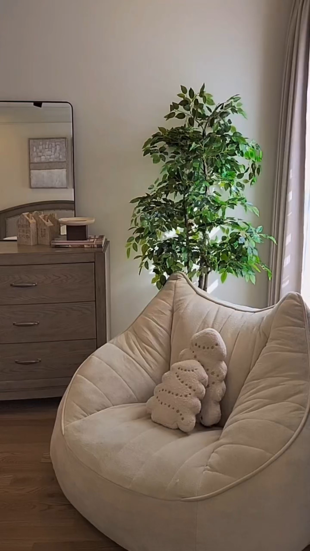 ✨ Amazon mini haul navideño 🎄
Detalles que hacen GRAN magia de la Navidad. Cada pieza perfecta para darle calidez y brillo a mi hogar ✨🛍️

Comenta navidad y te envío los links 

#AmazonFinds #AmazonHaul #NavidadEnCasa #DecoraciónNavideña #HomeDecor #ChristmasDecor #HolidayVibes #AmazonMustHaves #IdeasParaTuHogar #Navidad2025

#LTKGiftGuide #LTKSeasonal #LTKHoliday