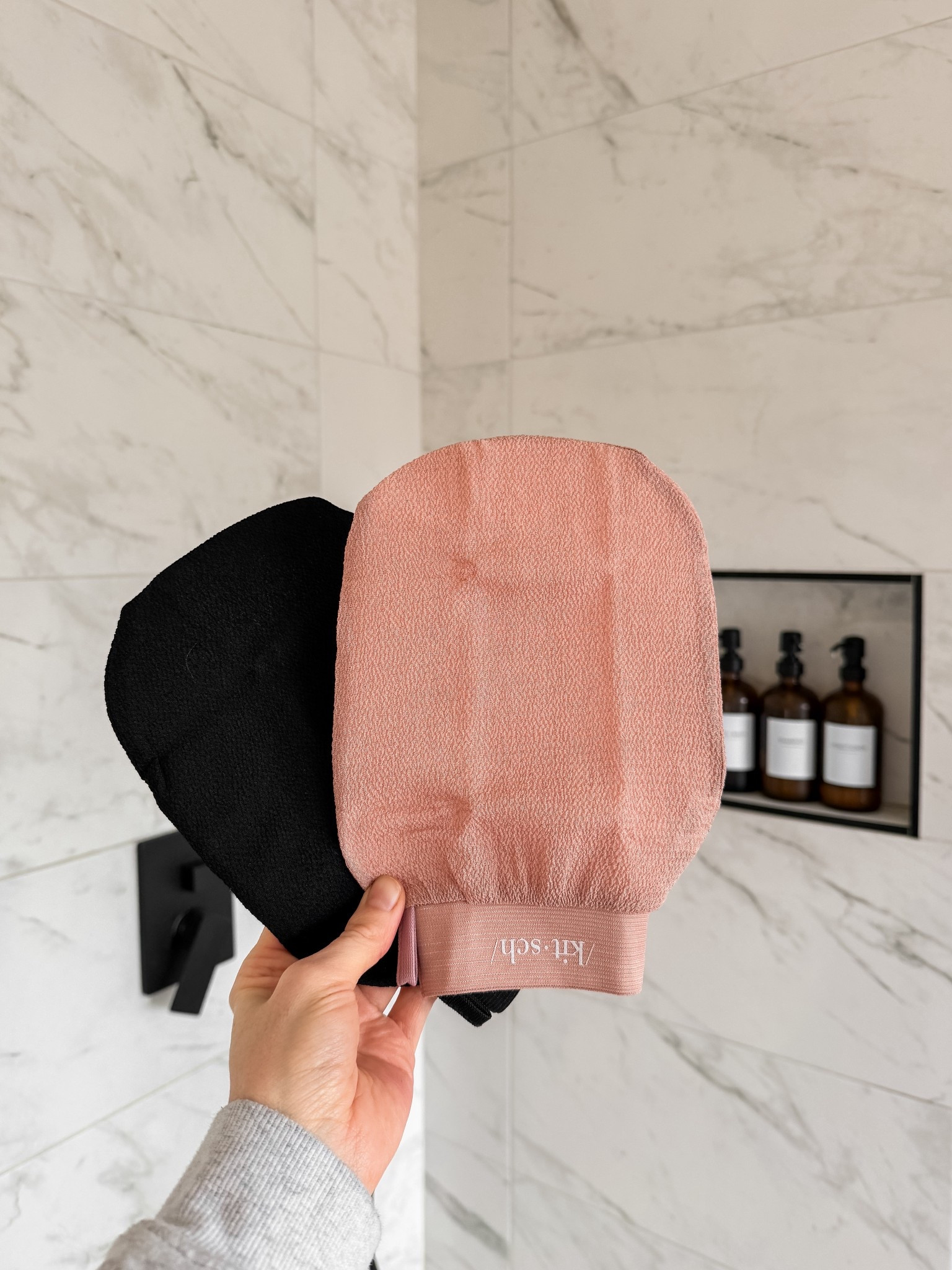 I’ve used exfoliating gloves like these for YEARS and I will never not 🤎
the difference is unreal. 

these are made from natural, plant-based fibers so you’re getting that deep, gritty exfoliation without anything synthetic sitting on your skin… which matters way more than people think.

Use these before shaving to avoid bumps and razor burn!

your skin just feels so smooth after and it’s one of those small swaps that actually makes a difference in your routine.

#LTKsale #LTKbeauty #LTKhome