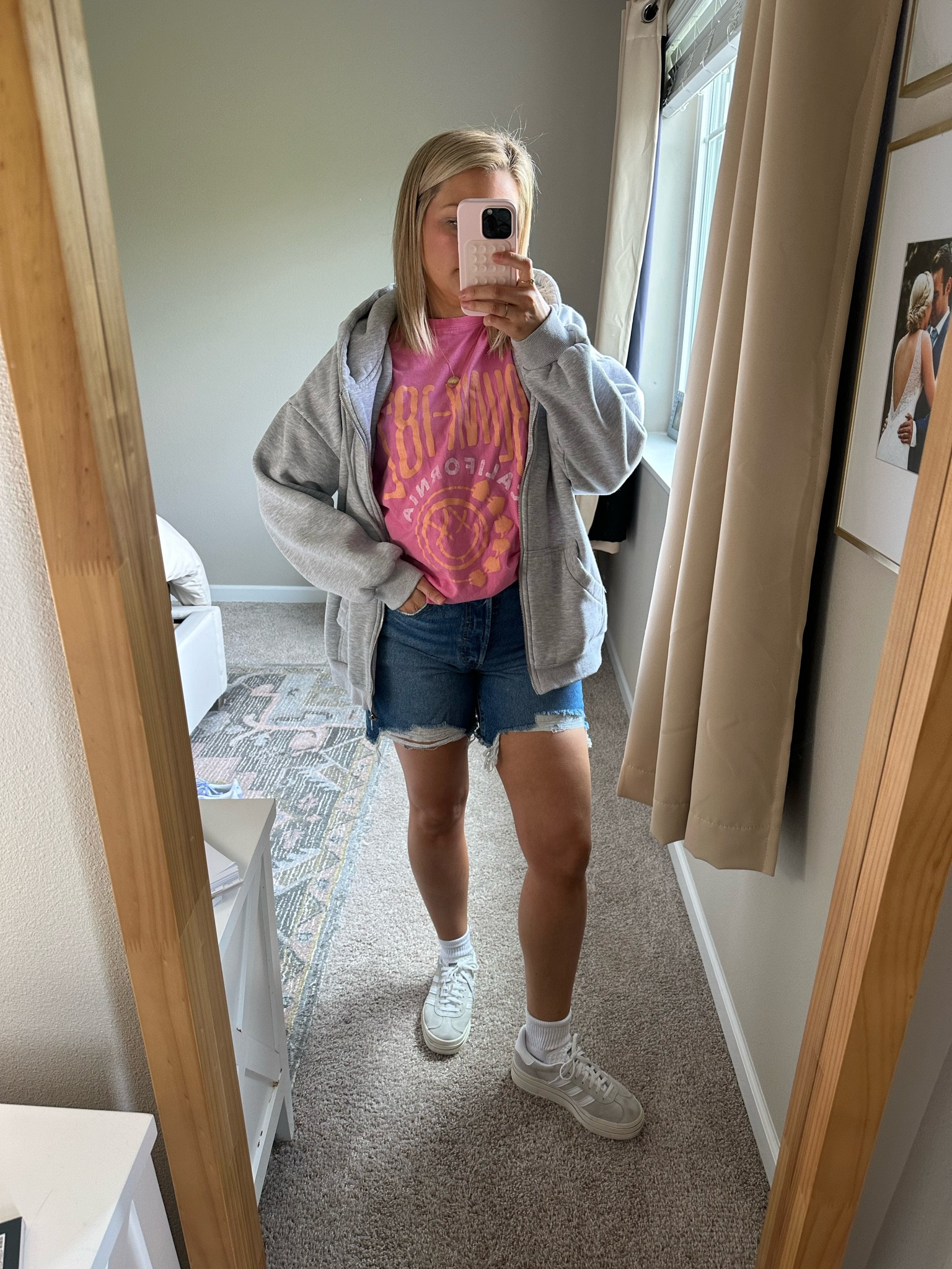 comfy spring outfit idea - size up 1 on shorts. Wearing a 28 here 

#LTKSaleAlert #LTKFindsUnder100 #LTKStyleTip