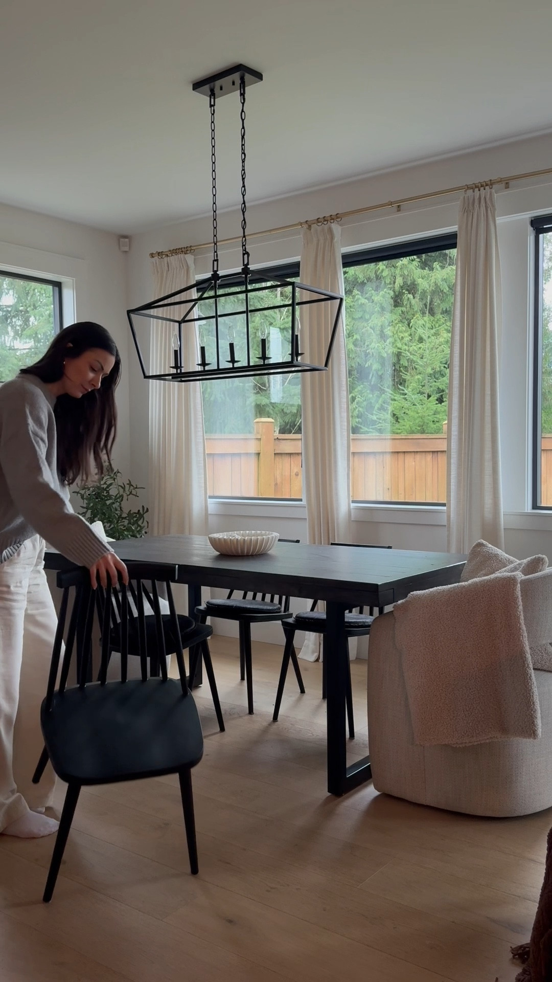 These have been one of my favourite, most affordable purchases to date. @Wayfair 

extremely durable and easy to clean. Featuring traditional spindle backs for a rustic style. Love these & how well they have held up. 