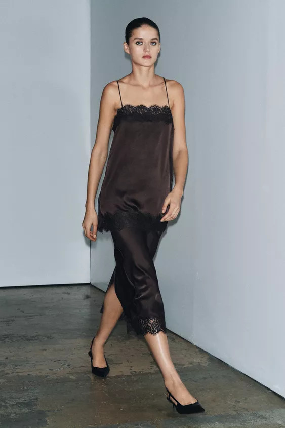 Suede ballet flats. Round toe. Buckle fastening at the instep.Sole height: 0.4 inches (1 cm). | Zara US