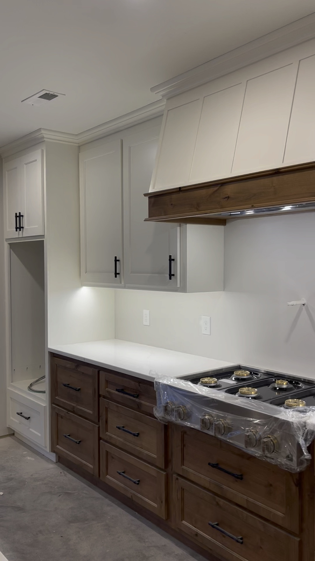 Under Cabinet Lighting! 💡 
Small upgrade with a BIG impact!  
So excited to see my under cabinet lighting, what a difference these lights make! 

Under cabinet lighting, kitchen lights, cabinets, kitchen, kitchen upgrades, Lowe’s

#LTKhome #LTKVideo