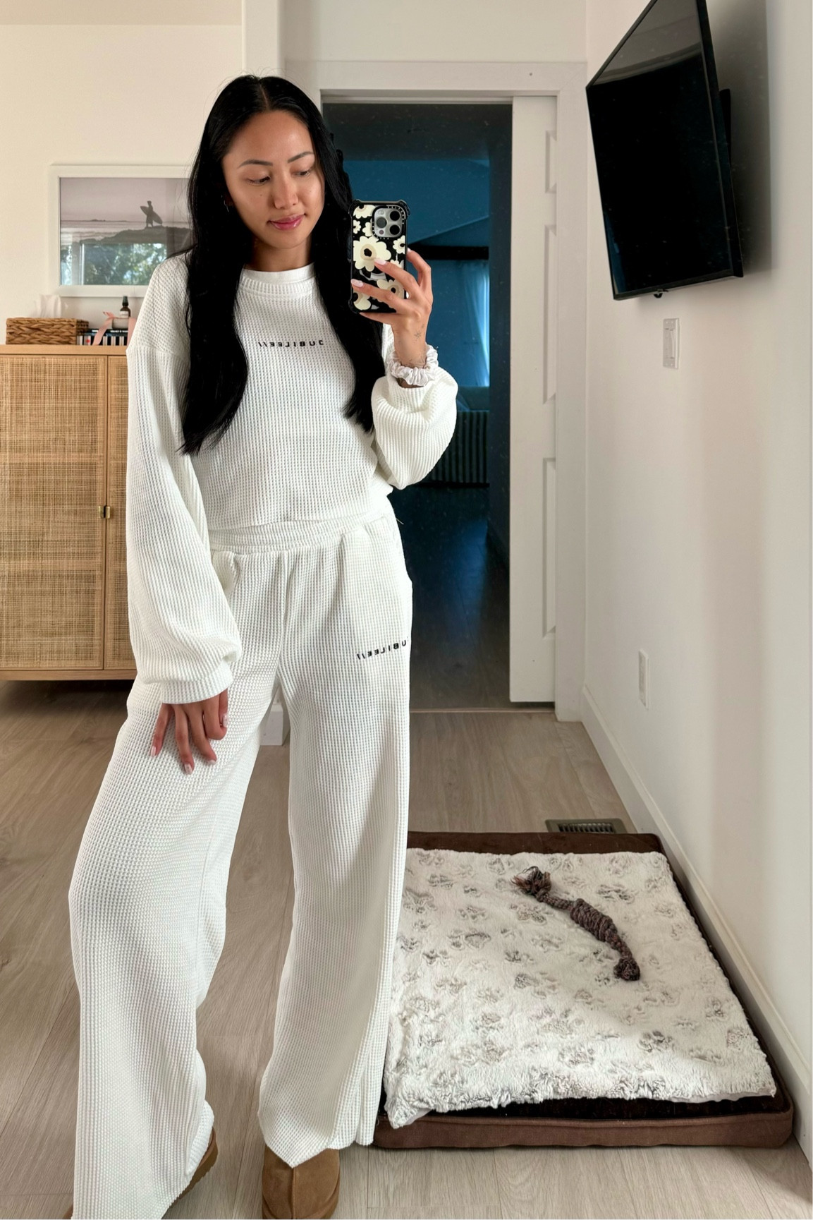 choosing comfort for work today 🤍☁️