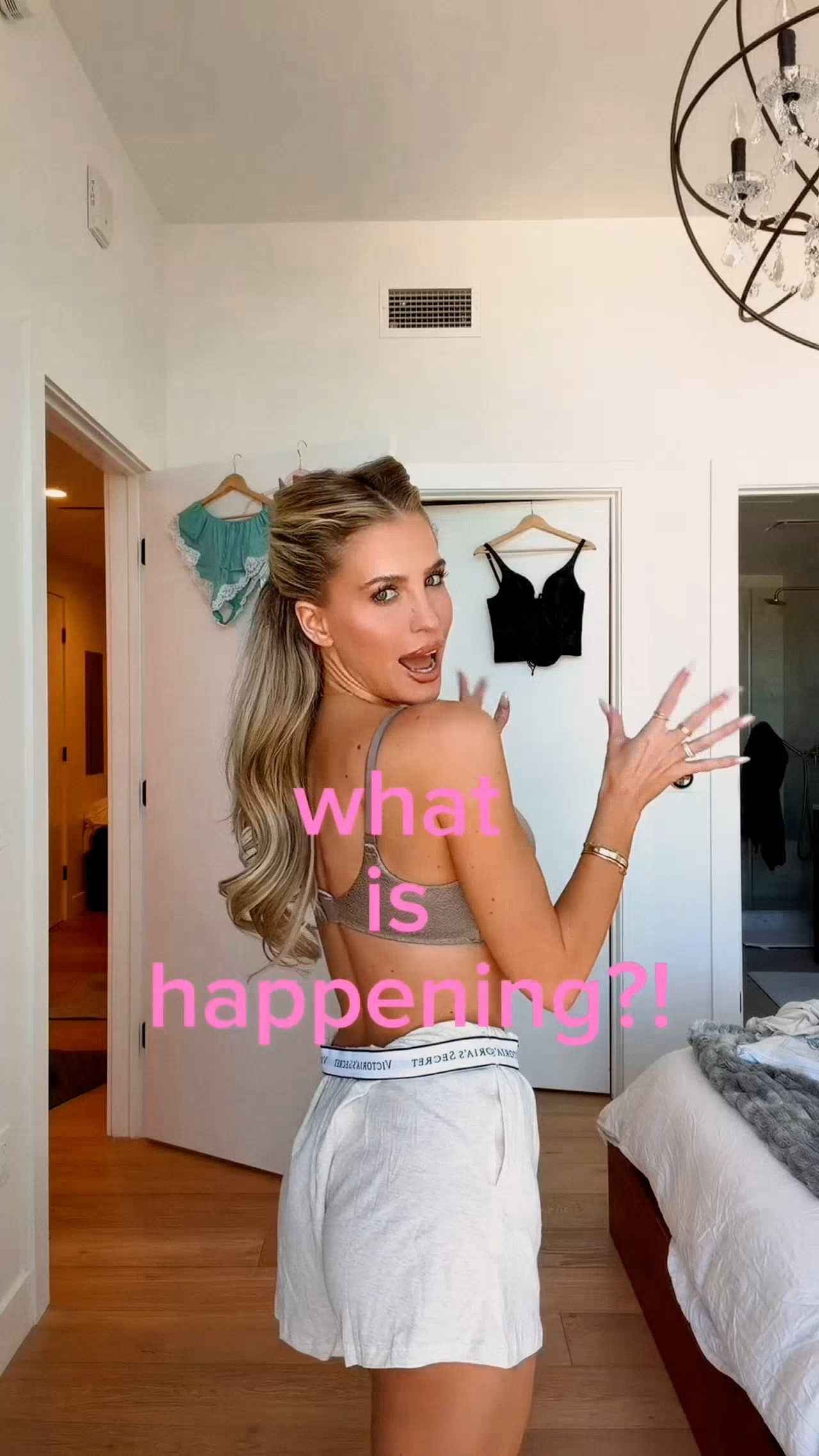 What sorcery is this?? 🤯🤍 

A wireless bra that’s actually supportive, comfortable, and so flattering?! The perfect everyday bra for when you want the support without the wires!

@victoriassecret #VSPartner