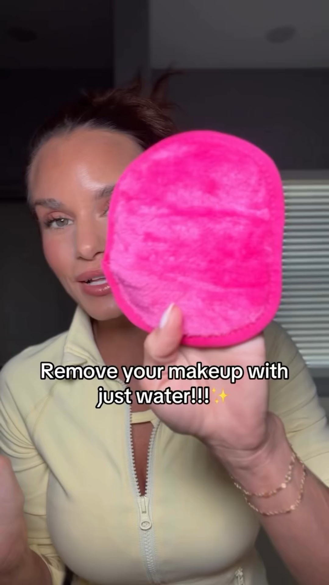 Makeup off, skin happy 😌✨ The Original MakeUp Eraser 7-Day Set is the easiest way to remove everything with just water. One for every day of the week + a laundry bag to keep it all together. Sustainable, simple, and honestly genius 🙌

💬 Comment “eraser” and I’ll DM you the link

#TayBeckerBeauty #TayBecker
#makeuperaser #skincareroutine #charlestonbeauty momstylevibes reellife beautyfinds