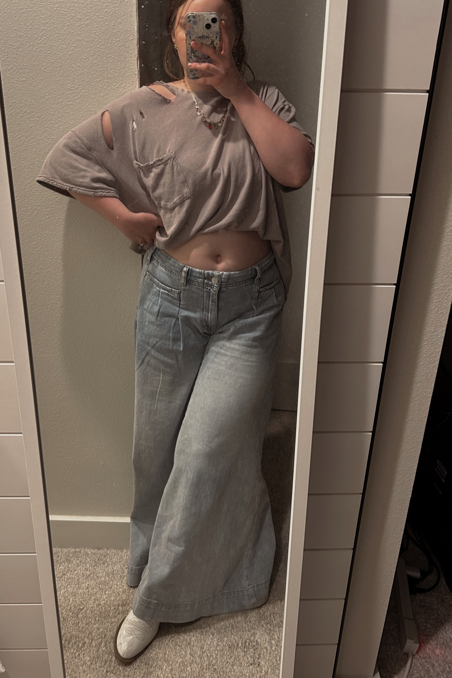 Fun little work fit for today!! Wearing an XL in this Free People tee, linked some options down below!🤍 wearing a 28 in these jeans!









Festival outfit ootd outfit of the day denim wide leg trouser cargo 70s flare mid rise low rise bootcut cowboy boot white boot cowgirl coastal distressed tee grunge edgy casual chic boho western crop top graphic tee oversized claw clip spring summer fashion mirror pic vacation look going out concert date night fit palazzo pleated

#LTKsalealert #LTKSeasonal #LTKFestival