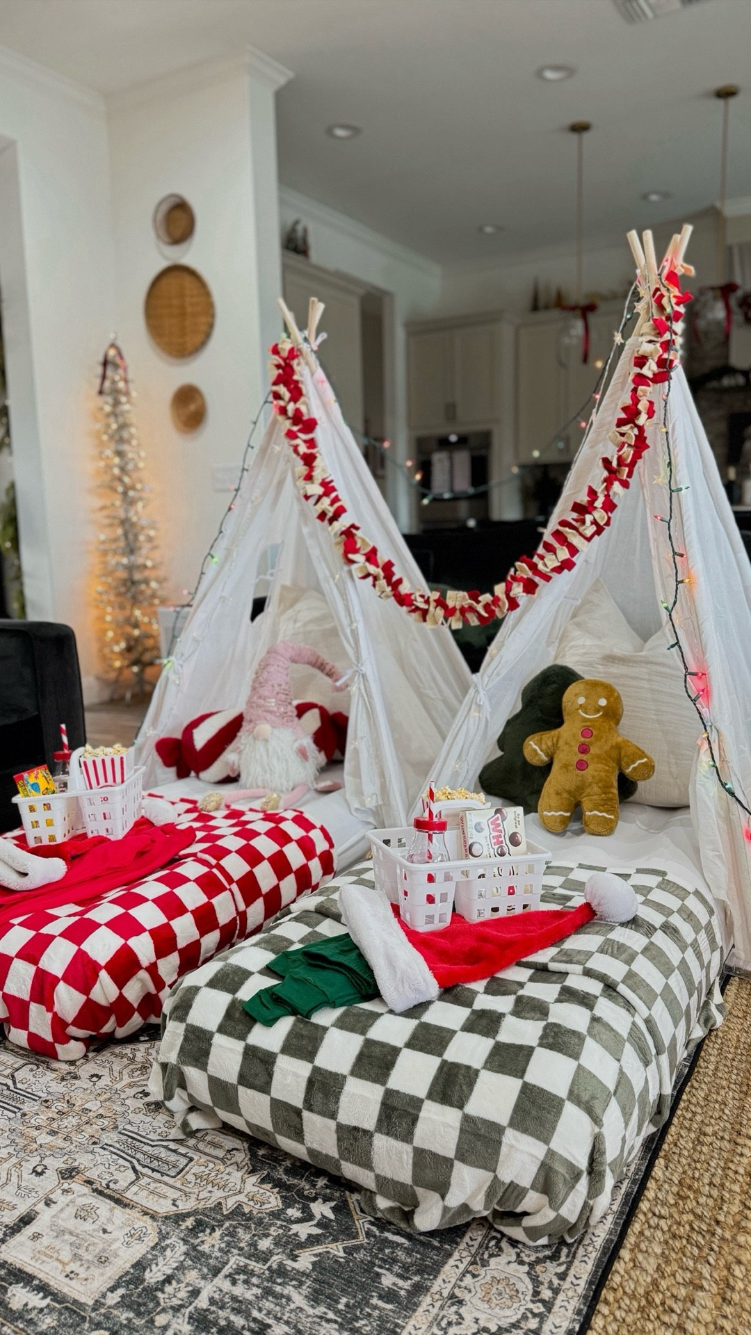 Christmas movie night!! 

#LTKSeasonal #LTKFamily #LTKKids