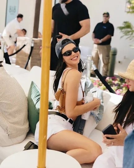 Everyone is freaking out because Kendall Jenner just styled a suede Kate Spade bag at Coachella and now it’s THE bag 😍🤎✨

It’s the perfect everyday bag… effortless, chic, and actually affordable which makes it even better 🤯 add a cute dog charm like she did or pick one that fits your vibe because the details are everything 🐶💫

This is the moment… grab it before it sells out because the internet is not playing about this one 💨

#KendallJennerStyle #KateSpade #ItBag #CoachellaStyle #ViralFinds

#LTKFestival #LTKootd #LTKgrwm