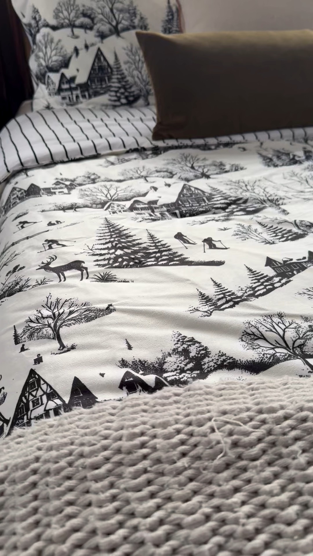 Cozy holiday bedding! 

#LTKHome #LTKHoliday