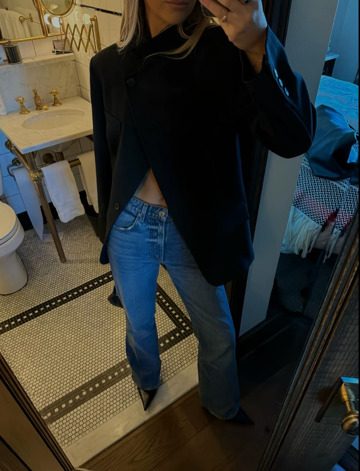 Blazer - XS 
Jeans - 25

#LTKaustralia