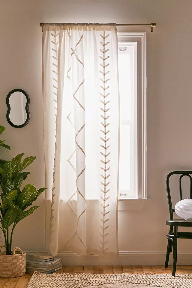 Hurley White Tufted Curtain | Urban Outfitters (EU)