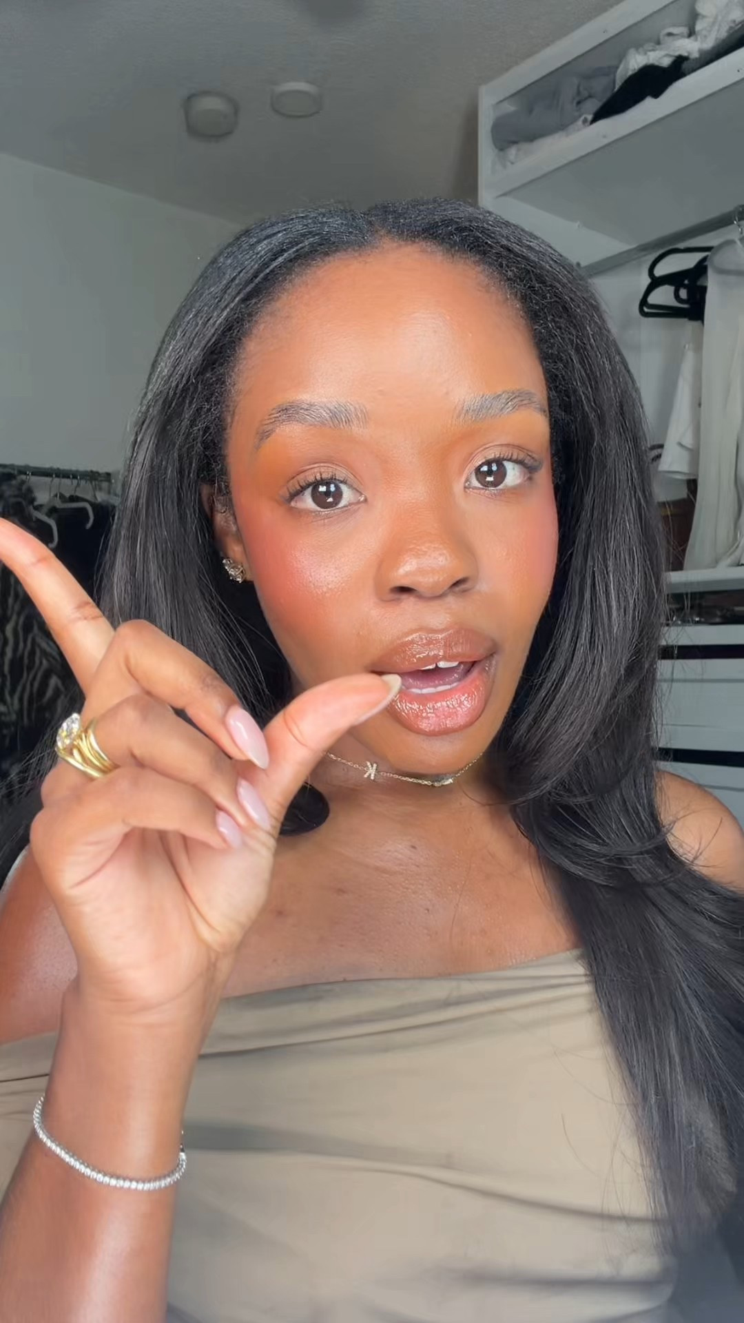 The finishing touch I will never leave the house without☝🏾✨@Shelter Skin @Patrick Ta Beauty @deziskin #bodyglow #glowyskin #bodycare #bodycareroutine #bodyoil 

#LTKgrwm #LTKselfcare #LTKBeauty