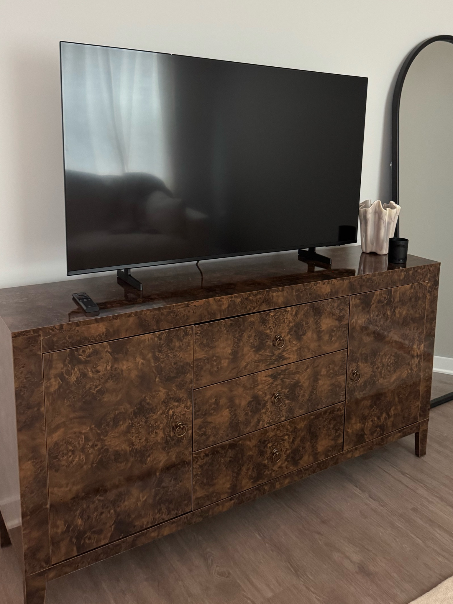 tv console 🤎