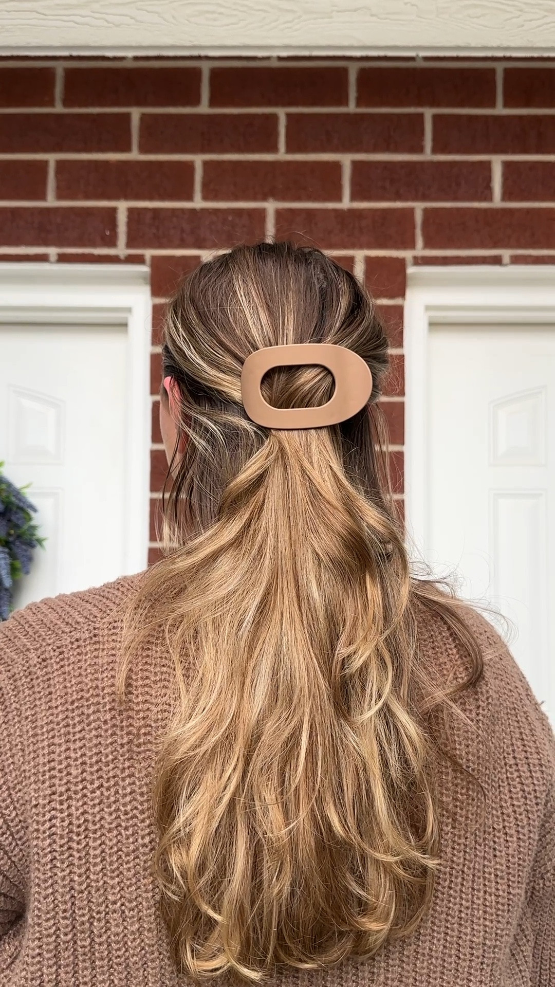 the cutest and easiest to use hair clips! can do my hair in 30 seconds with these! inexpensive and come in a four pack #hairclip #hair #clip

#LTKdayinmylife #LTKootd #LTKmomlife